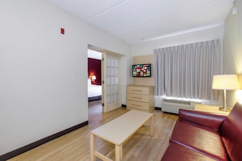 Suite, 1 King Bed, Accessible (2 Rooms, Smoke Free)