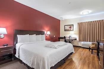 Premium Room, 1 King Bed, Accessible (Upgraded Bedding & Snack, Smoke Free)