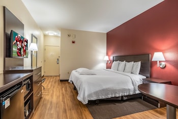 Premium Room, 1 King Bed, Accessible (Upgraded Bedding & Snack, Smoke Free)