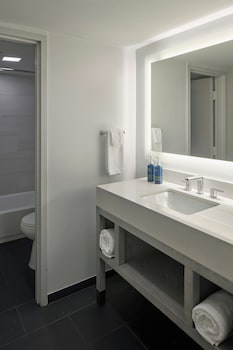 Studio Suite, 1 King Bed with Sofa bed
