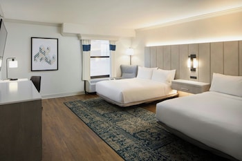 Room, 2 Queen Beds, Mobility Accessible, Bathtub