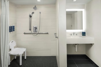 Room, 1 King Bed, Hearing Accessible