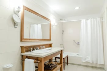 Standard Room, 1 Queen Bed