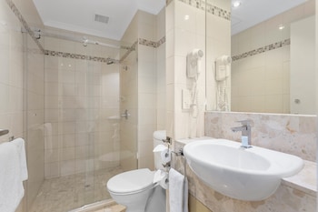 One Bedroom Queen Suite