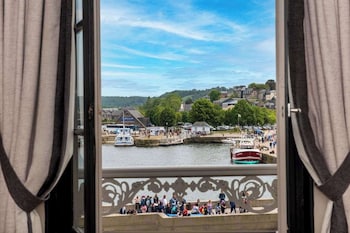 Suite, 1 Queen Bed, Jetted Tub, Harbor View (Larger Room;with Sofabed)