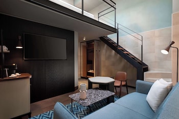 Suite, 1 King Bed with Sofa bed