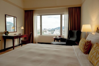 Superior City View Room (King Bed)