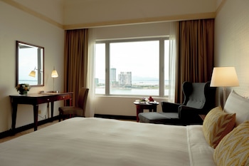 Deluxe Sea View Room (King Bed)