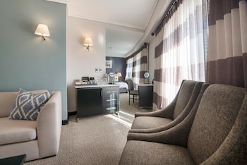 Junior Studio Suite (JSUK)